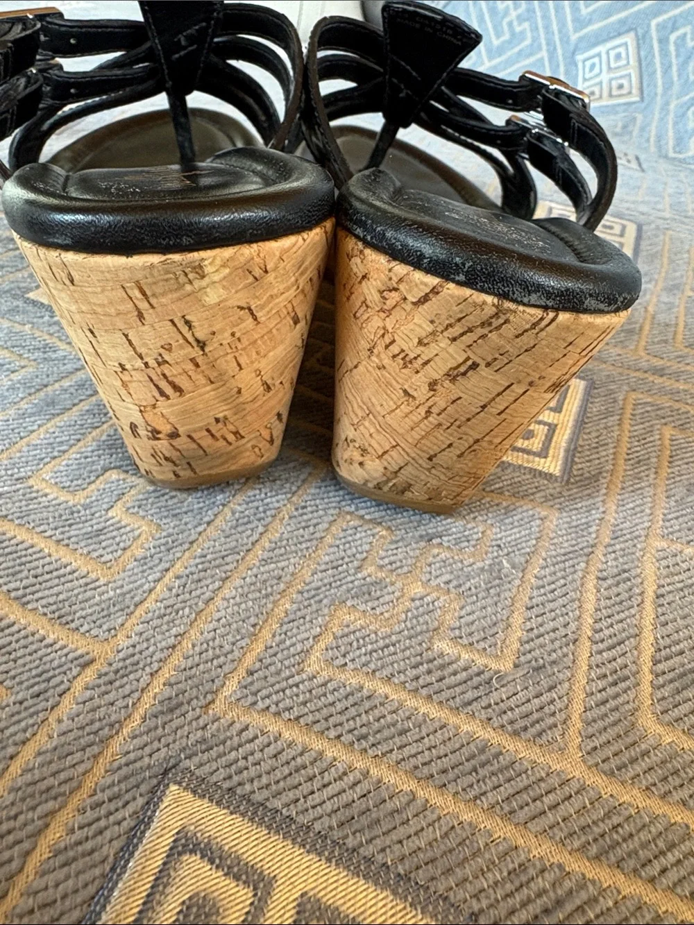 Cole Haan women’s Corby Thong II Black Patent Cork Wedge Sandals slip on 7.5B